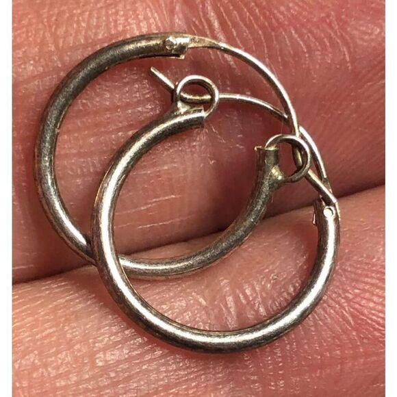 3139 Vintage Sterling silver 925 signed TMR 5/8" hoop earrings - Picture 1 of 1